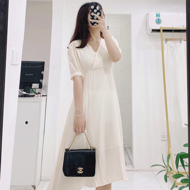 Váy cổ V chiết eo