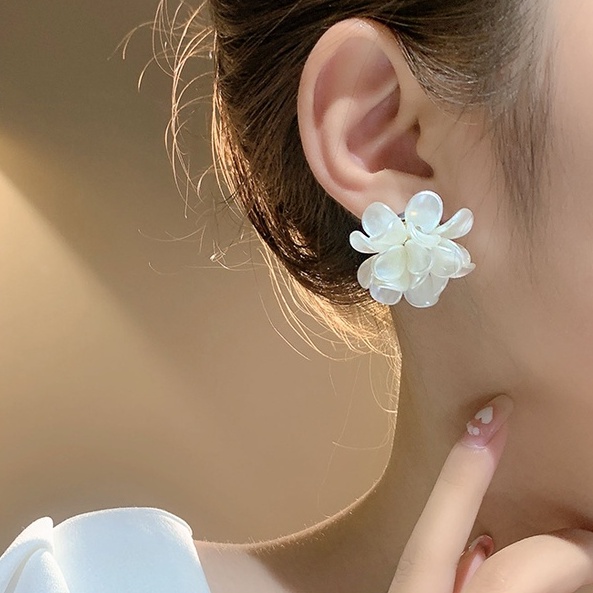 Đôi Khuyên Tai Hình Hoa Đính Ngọc Trai Thời Trang Cho Nữ