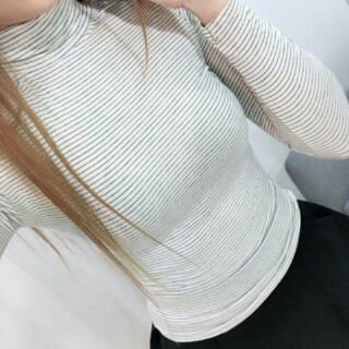 Áo cổ lọ kẻ
