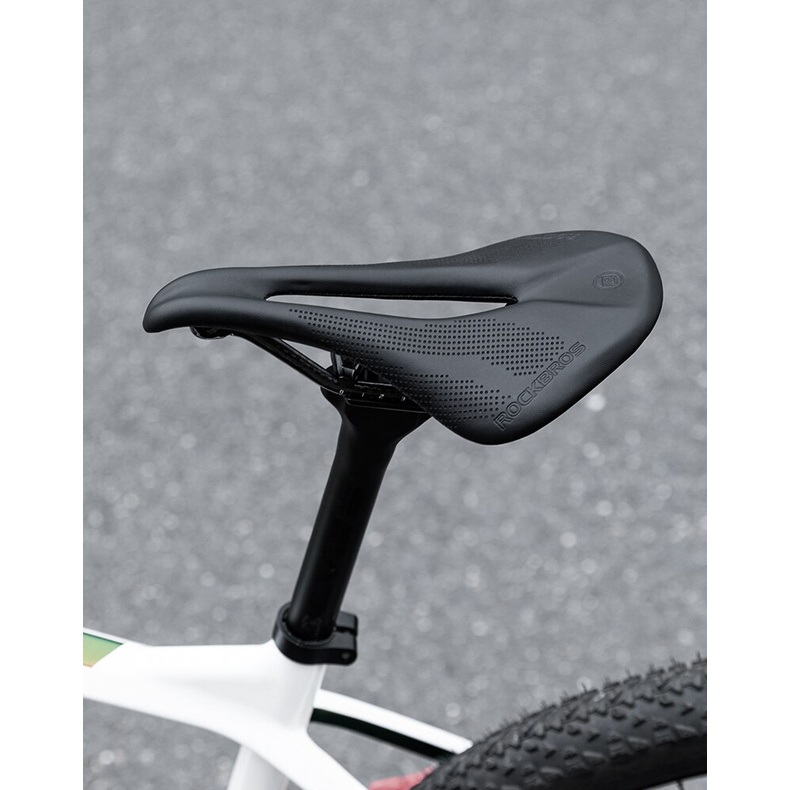 Rockbros Yên Xe Đạp Siêu Nhẹ Chất Liệu Sợi Carbon Thoáng Khí Cao Cấp