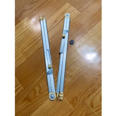 Compa nhôm dành cho giáo viên kẹp phấn