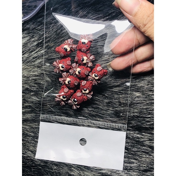 Gấu Bột Nail, Gấu Nơ Nail