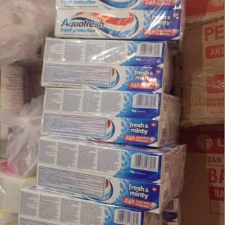 Set 3 ống kem đánh răng 3 màu aquafresh nhập khẩu từ Anh.