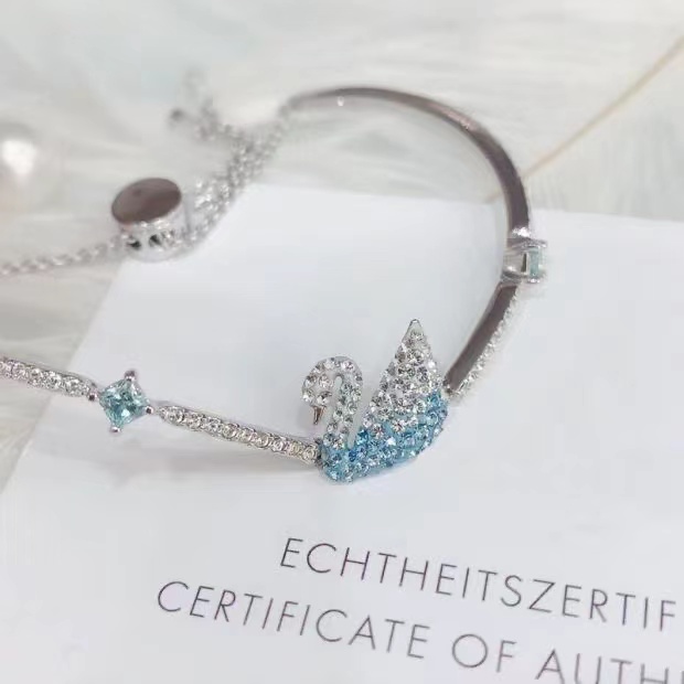 Vòng Tay Hình Thiên Nga Xanh Phong Cách Mới 2020 Cho Nữ5549312