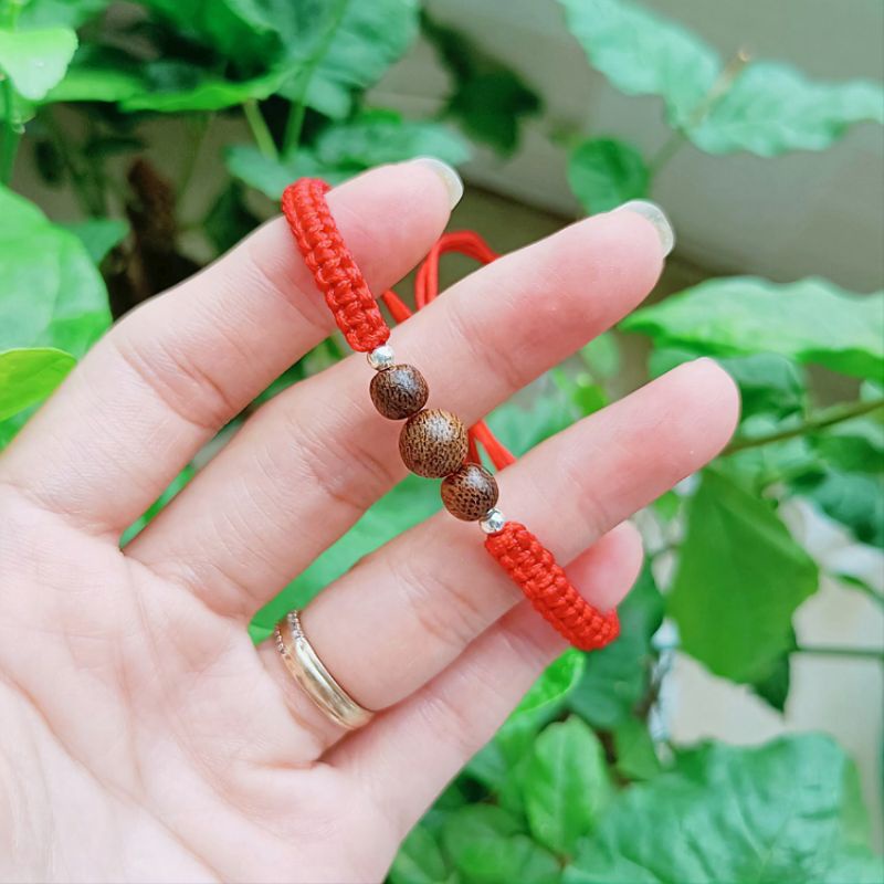Vòng Tay Chỉ Đỏ Handmade Mix Trầm Hương - N120 | BigBuy360 - bigbuy360.vn