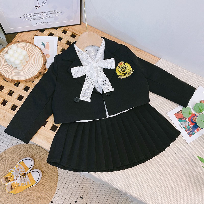 Bộ đồ vest đồng phục cho bé gái.
