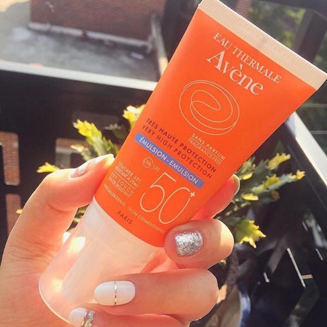 Kem Chống Nắng Avene