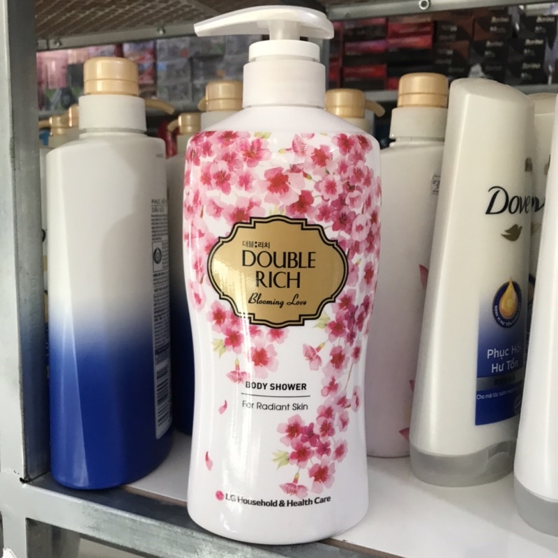 Sữa tắm hoa anh đào tinh tế Double Rich Love Blooming chai 550g