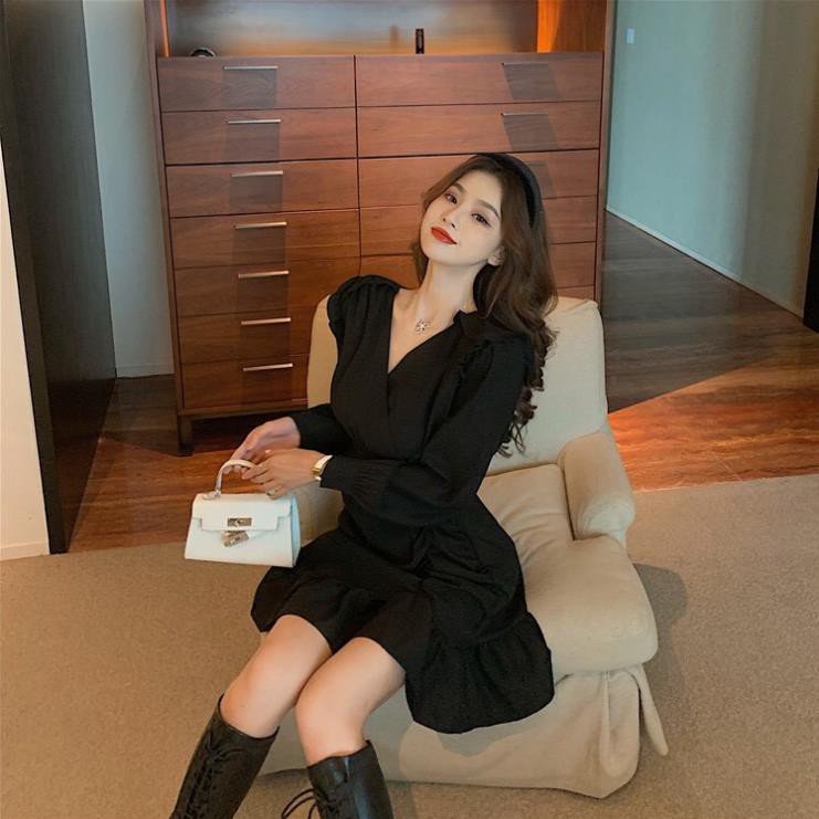 ĐẦM dự tiệc dáng suông đẹp cao cấp, phần vai và lai váy bèo nhúng xinh yêu, có 2 màu trắng đen giá r