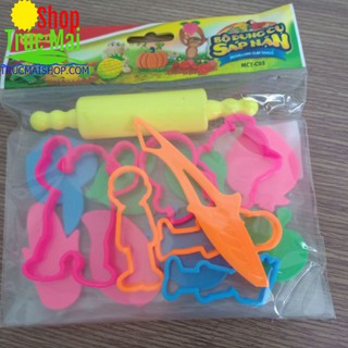 Bộ dụng cụ khuôn đất nặn, bột nặn, sáp nặn (Gồm 16 món: con lăn + dao + 14 khuôn)