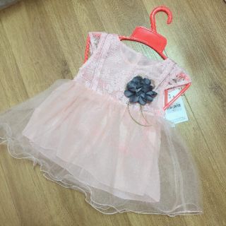 Váy hồng cài nơ