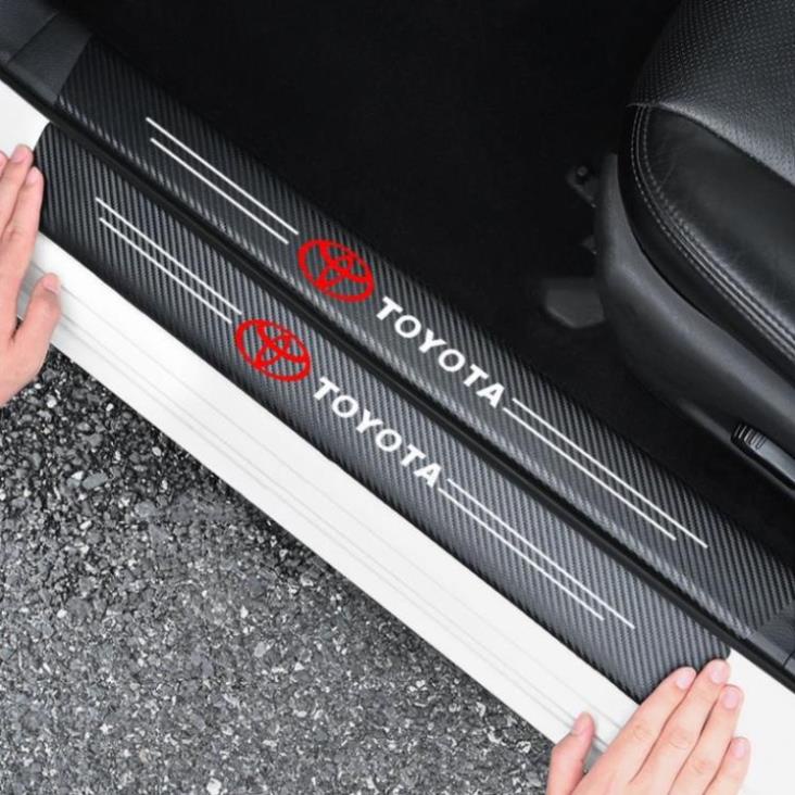 Bộ Dán bậc cửa xe ô tô vân carbon dán full keo chống trầy xước,bảo vệ xe tặng kèm dung dịch dán 3M, ốp bậc trong ngoài