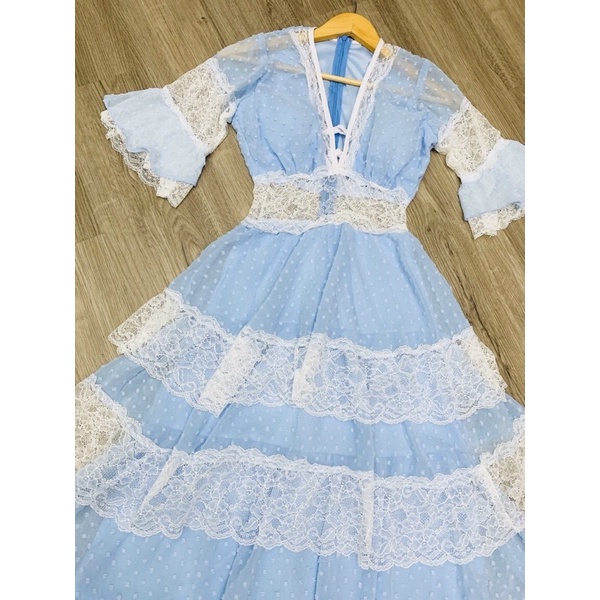 Đầm maxi ren bi phối tầng đi du lịch,váy maxi đi biển kèm hình khách mặc