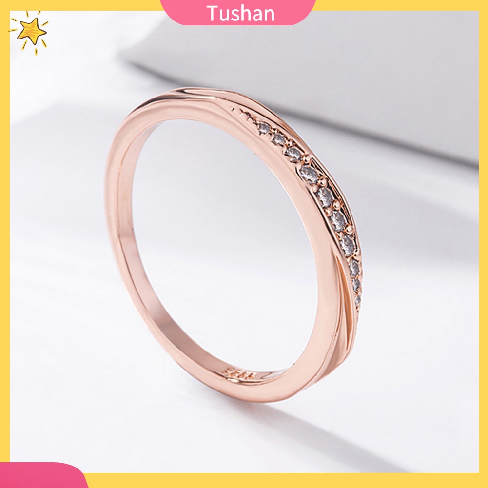 Nhẫn đính hôn đính đá zircon hình tròn sang trọng