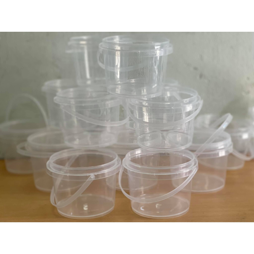 Xô Nhựa Trà Sữa 500ml có quai xách vô cùng tiện lợi.