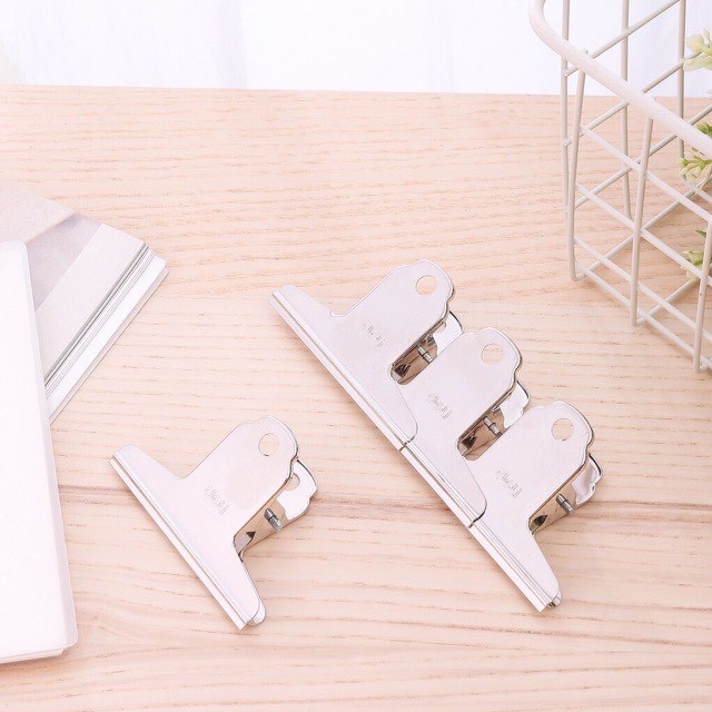 Kẹp inox Deli 9533 76mm (vỉ 4 chiếc)