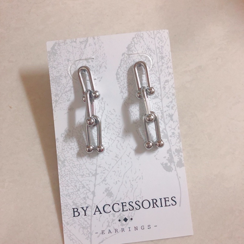 Bông tai titan unisex mắt xích kiểu khóa móng ngựa không gỉ