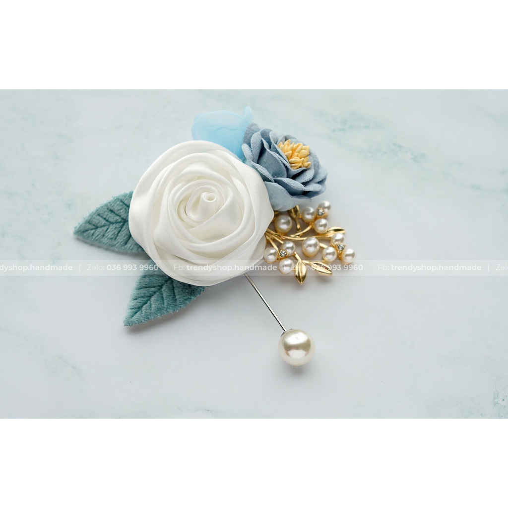 Hoa cài áo - Tag hoa hồng cuộn cài áo mix hoa và cành lá trai ghim cài - Hoa vải cài áo handmade