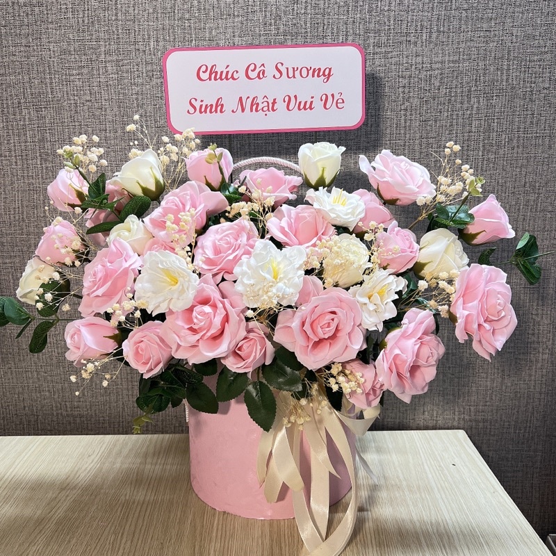 Giỏ hoa sáp tone hồng siêu sang tặng kèm decal