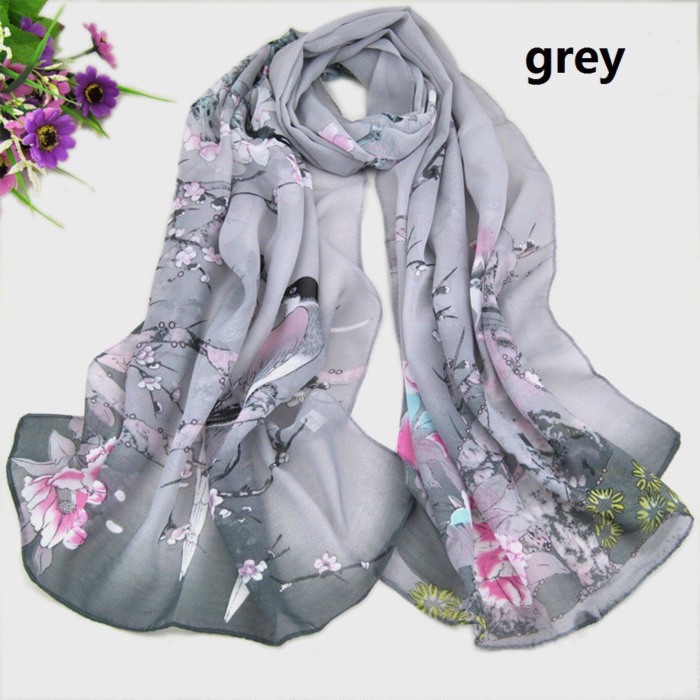 Khăn choàng lụa họa tiết hoa đi biển thời trang