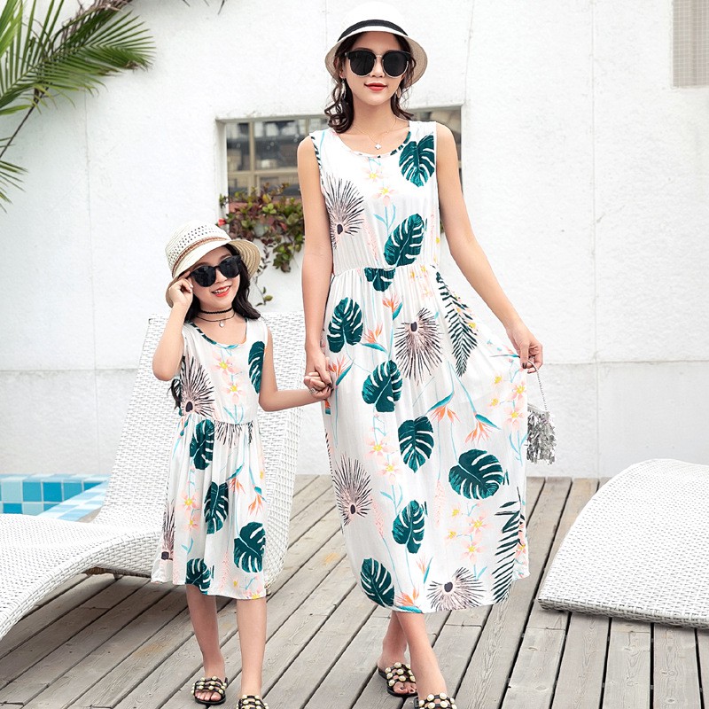 Đầm đôi đi biển cho mẹ và bé