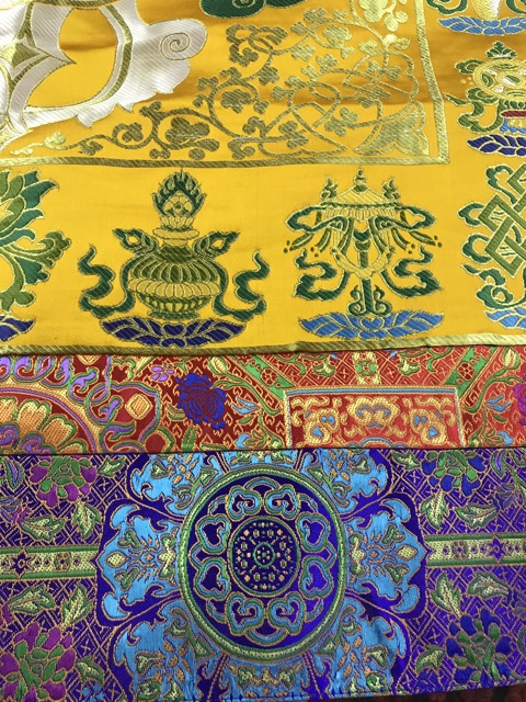 [PBMC]KHĂN TRẢI BÀN VUÔNG 1 MÉT GẤM CAO CẤP ( VÀNG - ĐỎ)