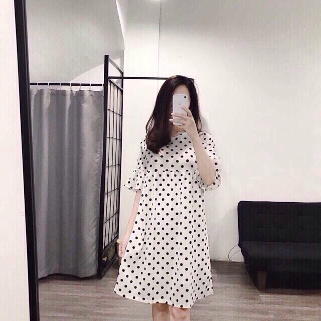 Váy bầu chấm bi
