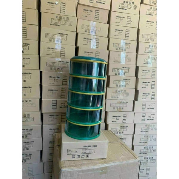 Lồng bàn xếp gọn màu xanh có hàng.