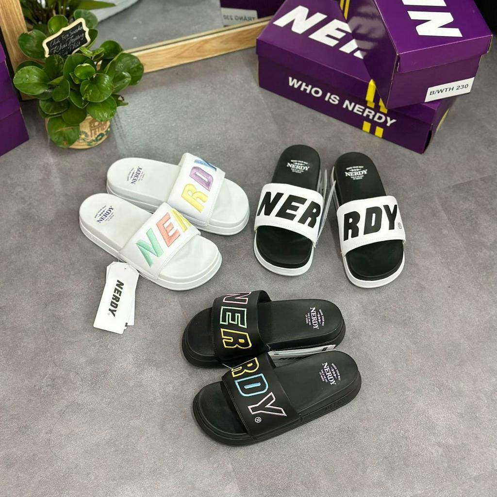 - Dép Nerdy phối màu đen trắng logo thêu đế độn