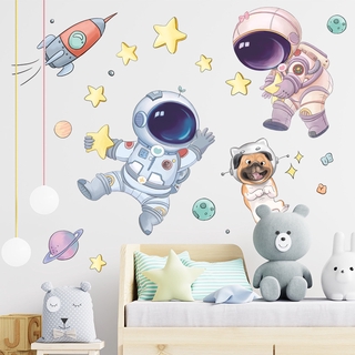 Miếng dán tường hình phi hành gia độc đáo