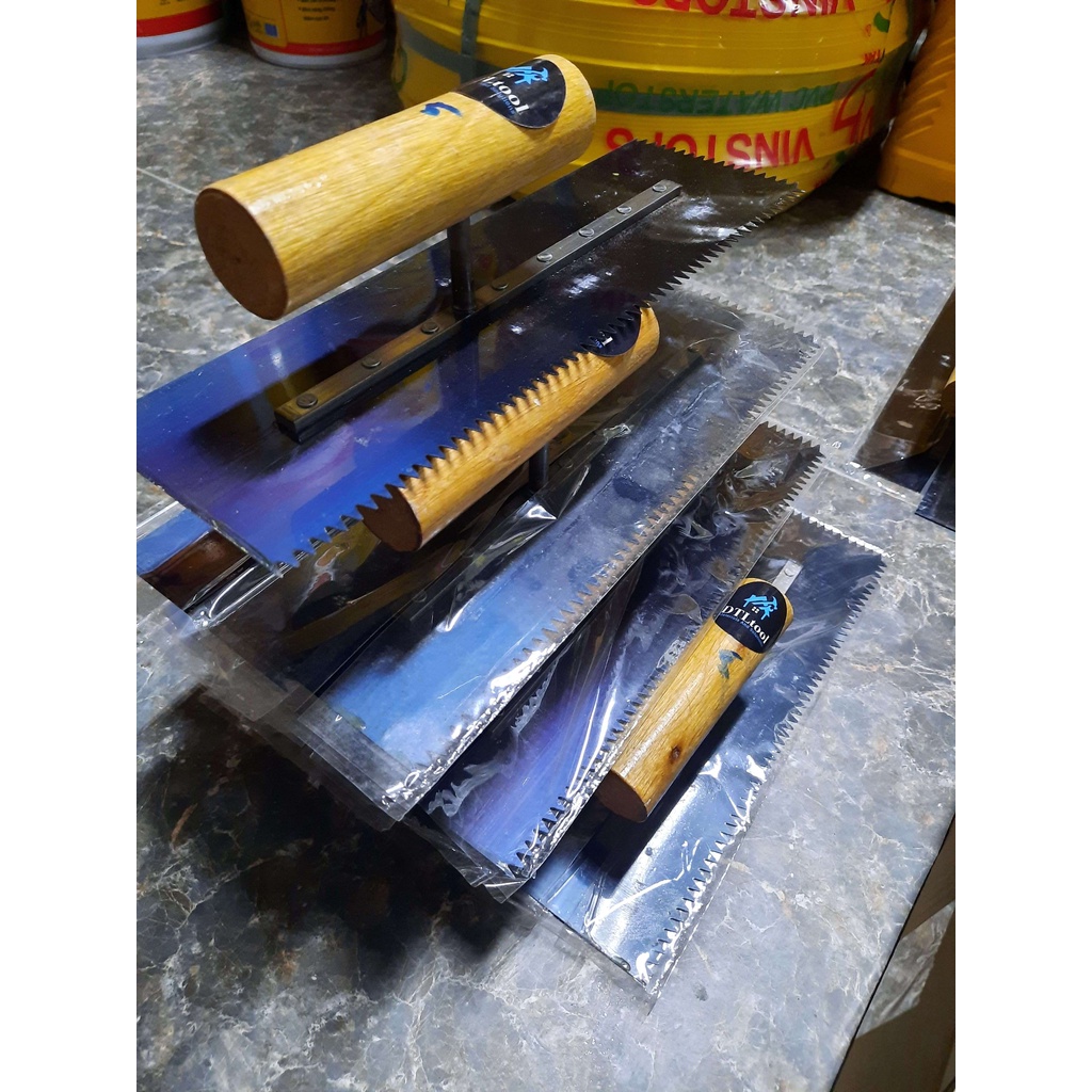 Tà Lột. Bay răng cưa. Bàn bả răng cưa chuyên thi công Epoxy, thi công chống thấm Polyurethane, Neomax 201