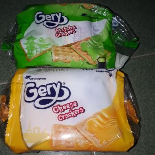Bánh quy phủ phô mai và trà xanh