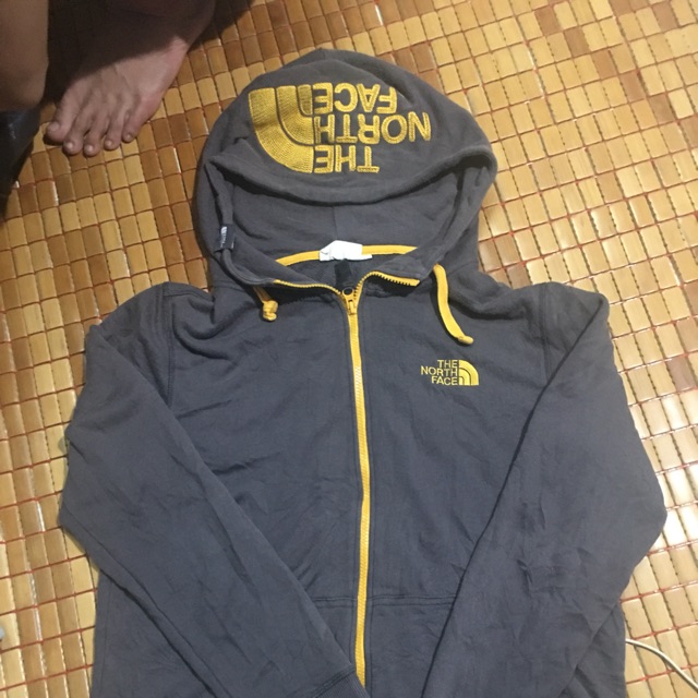 Áo thun Nguyễn thì 200k