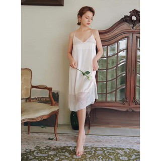 Váy ngủ lụa dáng dài phối ren