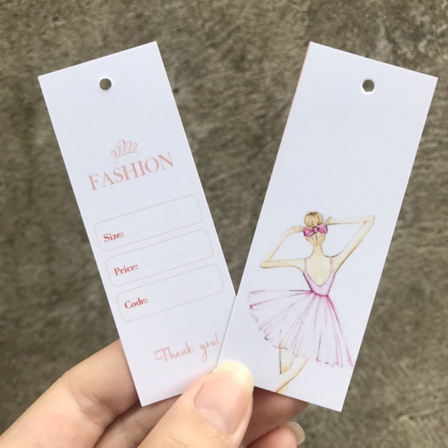 NHÃN MÁC TAG QUẦN ÁO giúp nâng cao thương hiệu quần áo - Giấy bìa cứng cán màng sang trọng set 100 bộ