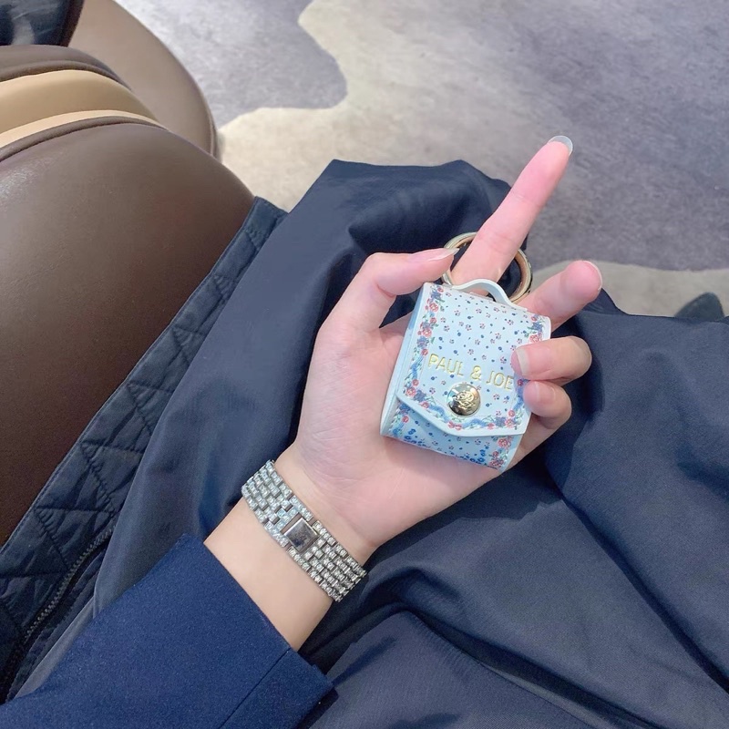 CASE ĐỰNG AIRPODS 1/2 AIRPODS PRO PAUL&JOE CÓ IRING MÓC VÀO TÚI XÁCH