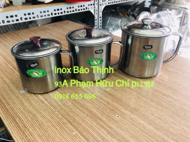 Ca inox có nắp đậy.