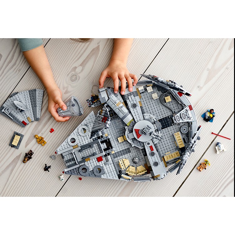 LEGO Star Wars 75257 Phi Thuyền Millennium Falcon