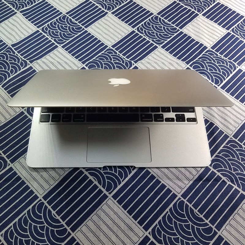 Macbook Air 2010 MC505 core 2 Duo Ram 2Gb màn 11.6 | BigBuy360 - bigbuy360.vn