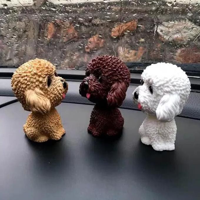 Đồ Chơi Chú Chó Poodle Màu Trắng Gắn Bảng Điều Khiển Xe Hơi