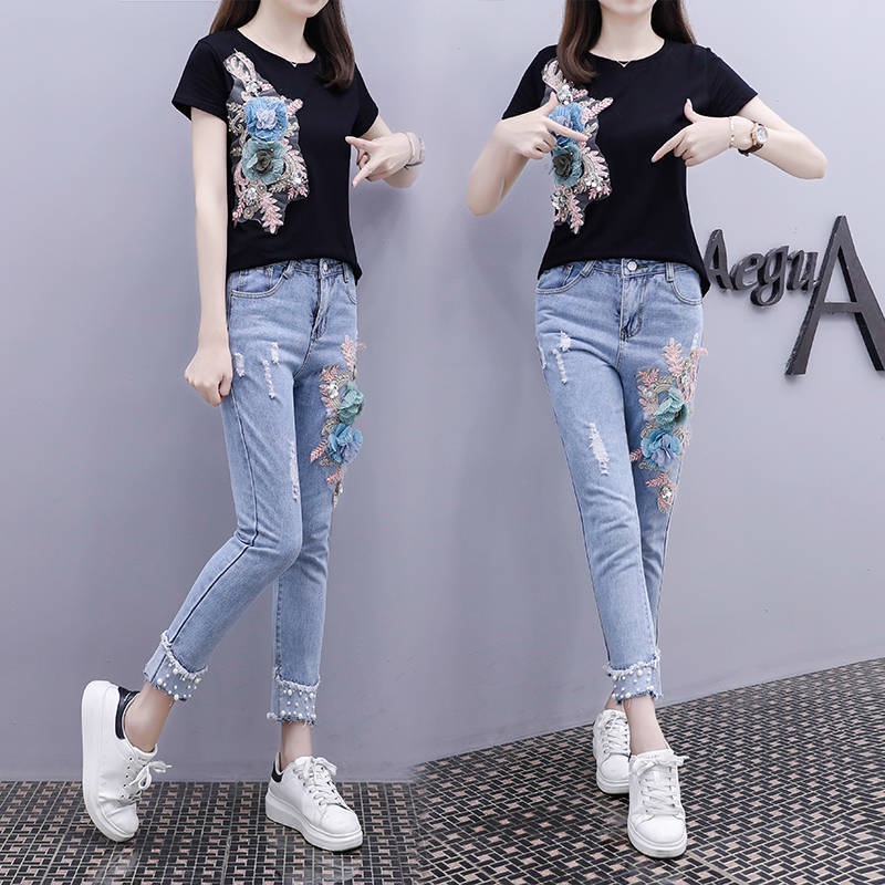 Set Áo Thun Ngắn Tay Thêu Họa Tiết Và Quần Jeans Rách Thời Trang Nữ