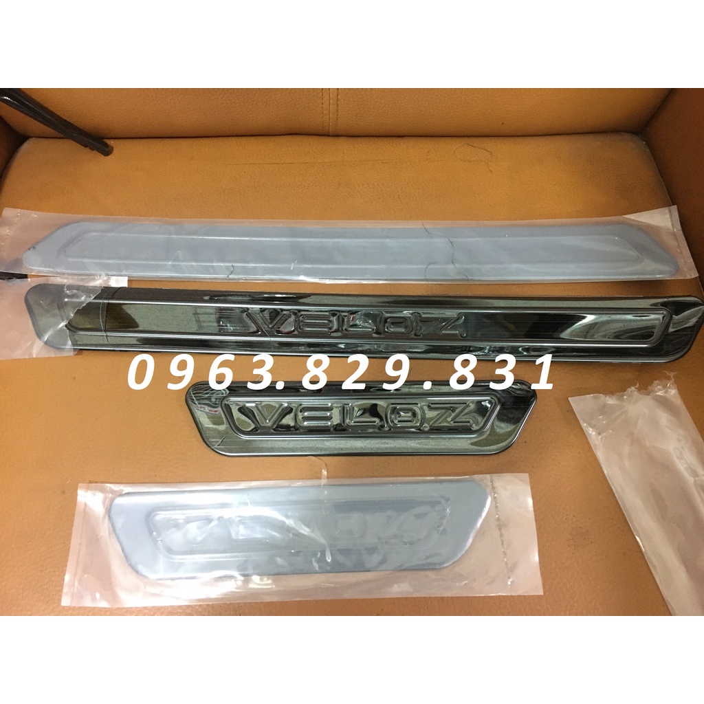 Ốp Bậc Cửa, Nẹp Bước Chân TOYOTA VELOZ hoặc AVANZA 2022-2023 HàngTitan cao cấp