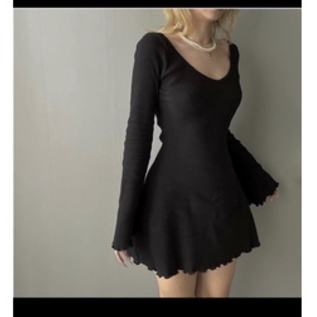 ĐẦM BODY ĐEN CỔ TIM CUỐN BIÊN