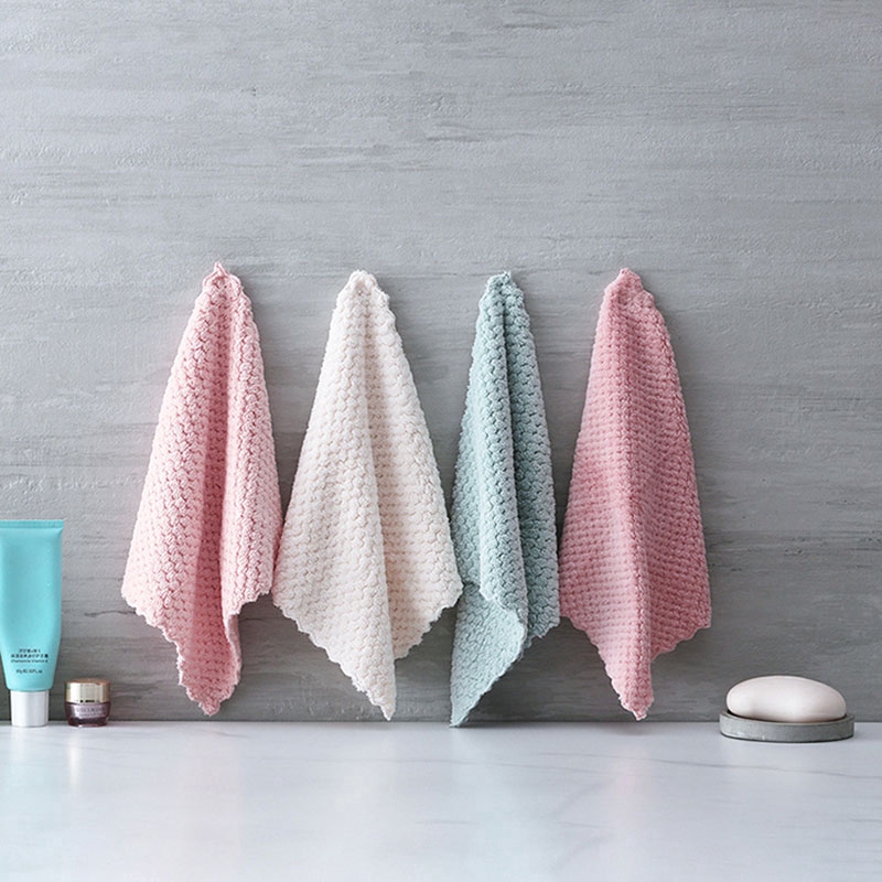 Khăn lau chất liệu Microfiber độ thấm hút cao tiện lợi khi sử dụng