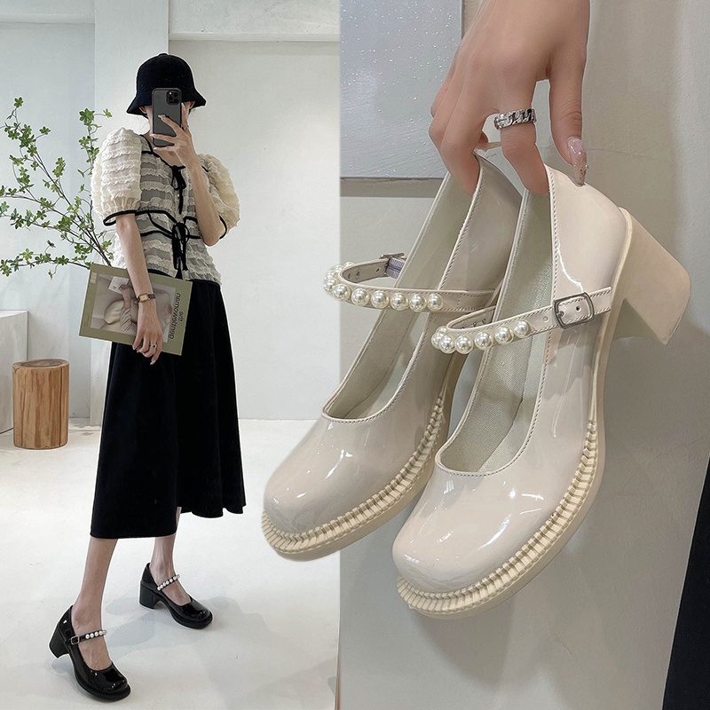 Đôi giày cao gót màu sắc cổ điển dành cho nữ