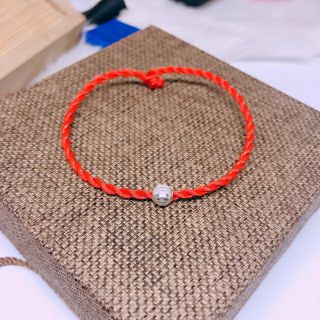 Vòng tay chỉ đỏ bi bạc may mắn
