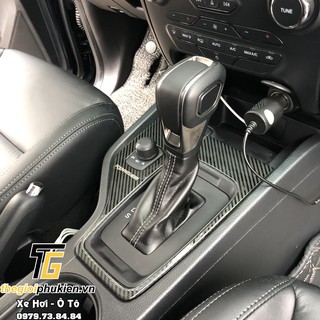 Ford Ranger - Bộ sản phẩm ốp trang trí bảo vệ nội thất VÂN CARBON