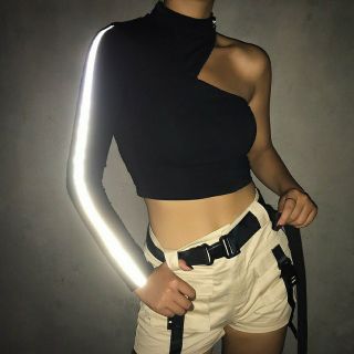 Áo què croptop một ống tay phản quang dancer phong cách hiphop Âu Mỹ