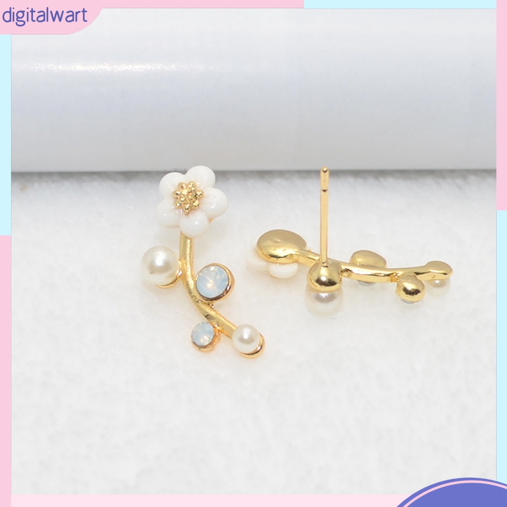 Đôi bông tai hình hoa phối đính ngọc trai thời trang cho nữ