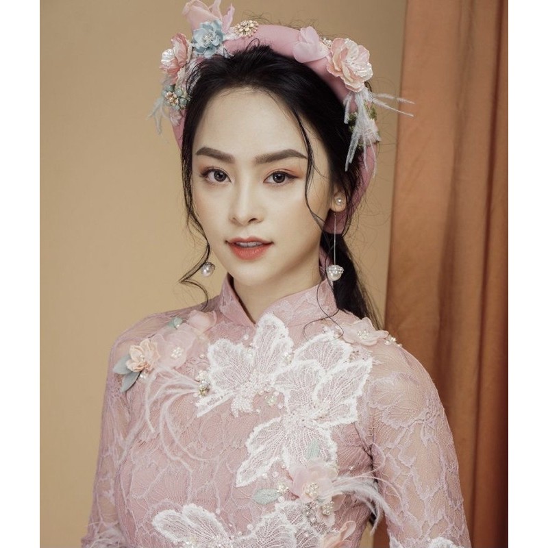 Mấn cô dâu đính hoa lông vũ